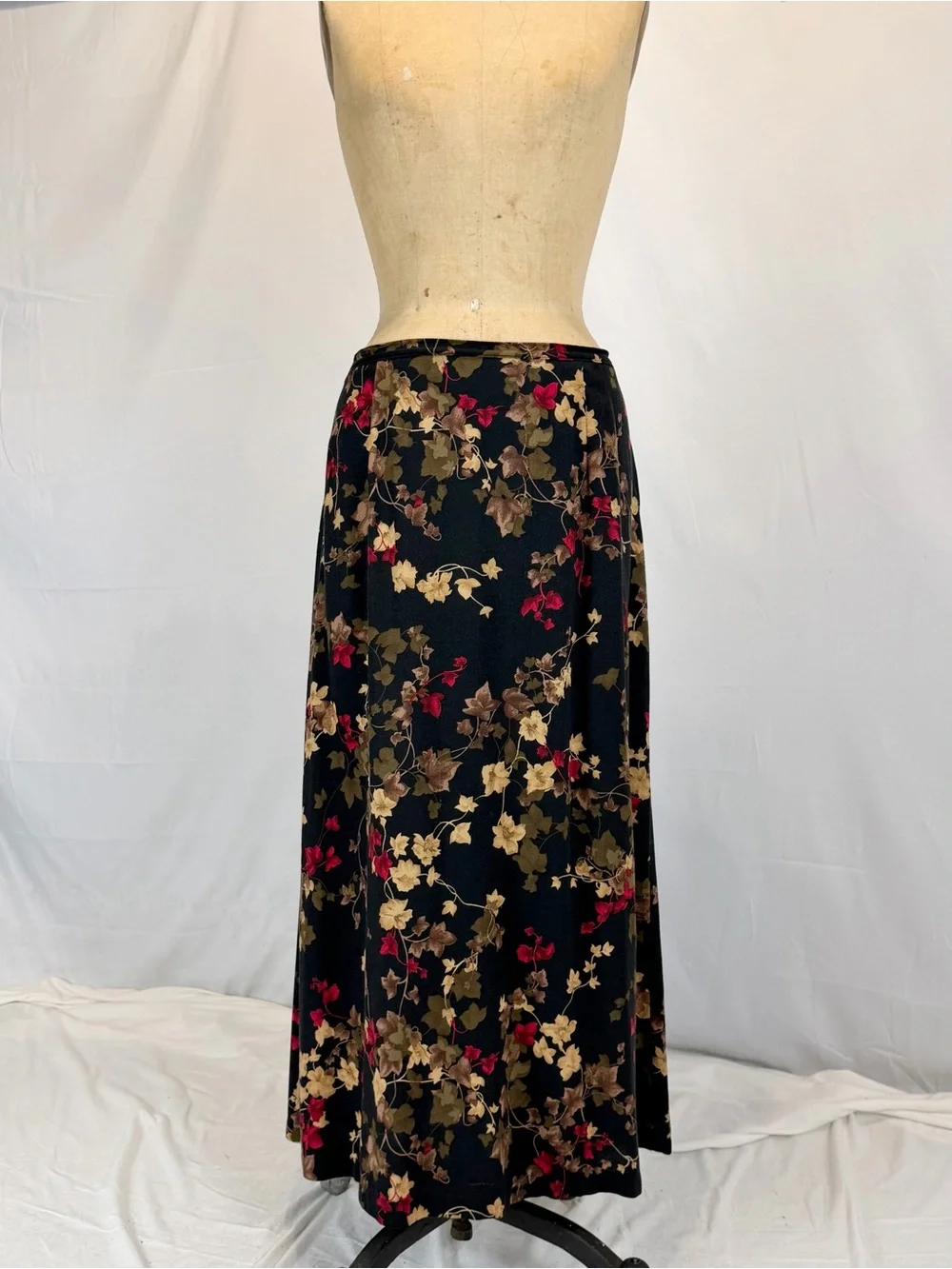 VINTAGE 90s ivy vine dark floral skirt long maxi elastic waist red black autumn